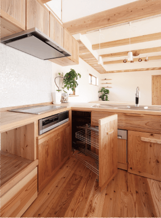 音響熟成木材のキッチンは、最新設備機器に対応。