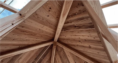 木造建築の天井の写真