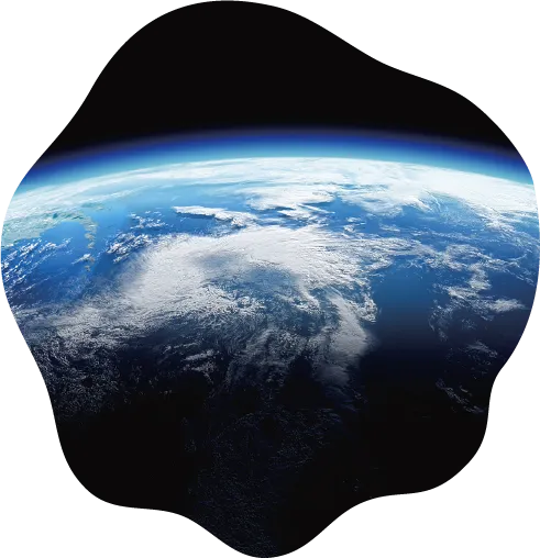 宇宙空間に浮かぶ青い地球。白い雲が広がり、一部に陸地も見えます。